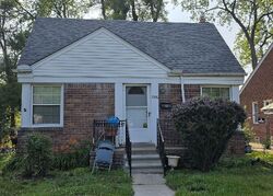 Pre-foreclosure in  Woodbine St Detroit, MI 48219