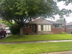 Pre-foreclosure in  Syckelmoore St Trenton, MI 48183