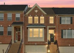 Pre-foreclosure in  Muddy Harbour Sq Sterling, VA 20165