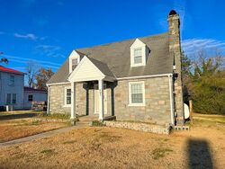 Pre-foreclosure in  E Tennessee Ave Crewe, VA 23930