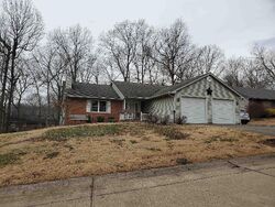 Pre-foreclosure in  Westwood Hills Dr Evansville, IN 47720
