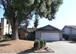 Pre-foreclosure in  W Petunia St Farmersville, CA 93223