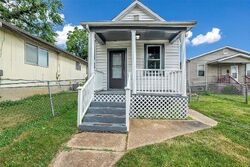 Pre-foreclosure in  Gentry Ave Saint Louis, MO 63125
