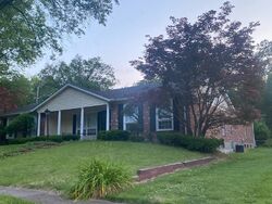 Pre-foreclosure in  Hadden Bay Dr Florissant, MO 63033