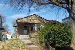 Pre-foreclosure in  18th St C Moline, IL 61265