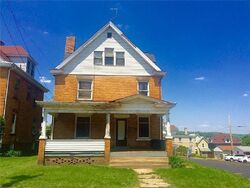 Pre-foreclosure in  Park Ave Ellwood City, PA 16117