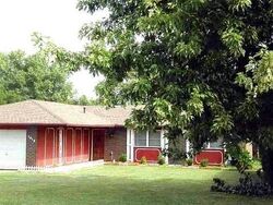Pre-foreclosure in  Queens Ave Ponca City, OK 74604