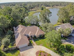 Pre-foreclosure in  Windrush Cv Niceville, FL 32578