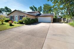 Pre-foreclosure in  Deepwood Ln Amherst, OH 44001