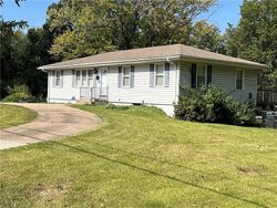  E 107th St, Kansas City MO