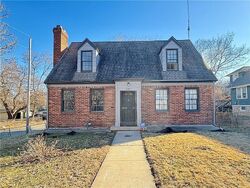 Pre-foreclosure in  E 69th Ter Kansas City, MO 64132