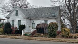 Pre-foreclosure in  Washington Ave Cape Girardeau, MO 63701
