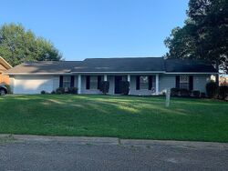 Pre-foreclosure in  Huntsman Cir Brandon, MS 39042