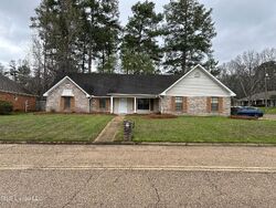 Pre-foreclosure in  BROOKWOOD PL Byram, MS 39272