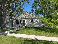 Pre-foreclosure in  15th St E Glencoe, MN 55336