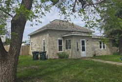 Pre-foreclosure in  Harrison St W Annandale, MN 55302