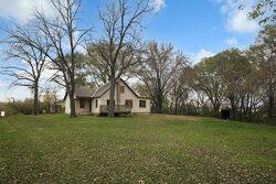Pre-foreclosure in  Farwell Ave Warsaw, MN 55087