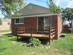 Pre-foreclosure in  Greenleaf St Roseville, MI 48066