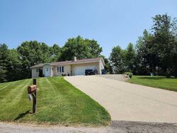 Pre-foreclosure in  Ackley Rd Bellevue, MI 49021