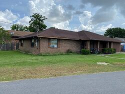 Pre-foreclosure in  14th St Marrero, LA 70072