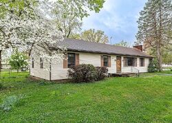 Pre-foreclosure in  Oaklawn Dr Jeffersonville, IN 47130