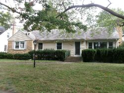 Pre-foreclosure in  Pearl St Ottawa, IL 61350