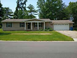 Pre-foreclosure in  Whisper Way Benton, IL 62812