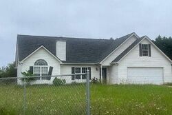 Pre-foreclosure in  Strawflower Ln Locust Grove, GA 30248