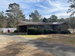 Pre-foreclosure in  Reynolds St Hawkinsville, GA 31036