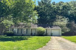 Pre-foreclosure in  Gatehouse Way Stone Mountain, GA 30088