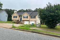 Pre-foreclosure in  Delaware Bnd Fairburn, GA 30213