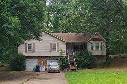 Pre-foreclosure in  Alexander Pkwy Douglasville, GA 30135