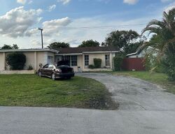Pre-foreclosure in  Windsor Dr Hollywood, FL 33025