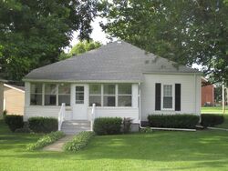 Pre-foreclosure in  E South Central Ave Tuscola, IL 61953