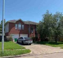 Pre-foreclosure in  Hunter Green Ln Fresno, TX 77545