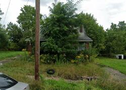  E Chalmers Ave, Youngstown OH