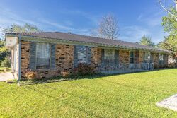 Pre-foreclosure in  Linda Dr Hattiesburg, MS 39401