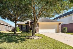 Pre-foreclosure in  SUMMER SPRING LN Rosharon, TX 77583