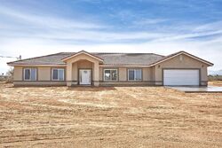 Pre-foreclosure in  8th St Phelan, CA 92371