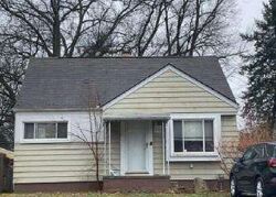 Pre-foreclosure in  ASCOT AVE Waterford, MI 48328