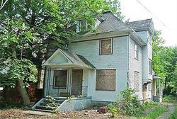 Pre-foreclosure in  W Woodbine Ave Youngstown, OH 44505