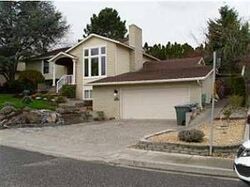 Pre-foreclosure in  Peachtree Ln Richland, WA 99352