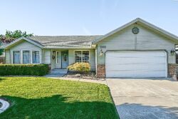 Pre-foreclosure in  W 37th Ave Kennewick, WA 99337
