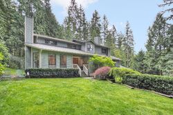Pre-foreclosure in  E Ames Lake Dr Ne Redmond, WA 98053