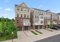 Pre-foreclosure in  Town Gate Sq Chantilly, VA 20152