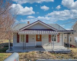Pre-foreclosure in  Magazine St Pulaski, VA 24301