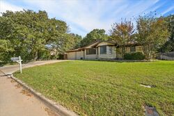 Pre-foreclosure Listing in Oak Park Dr HURST, TX 76053