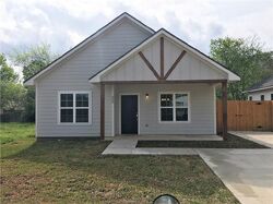 Pre-foreclosure Listing in Henderson St BRYAN, TX 77803