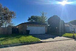 Pre-foreclosure in  Ashford Trail Dr Houston, TX 77082