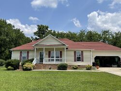 Pre-foreclosure in  Chesapeake Dr Tullahoma, TN 37388